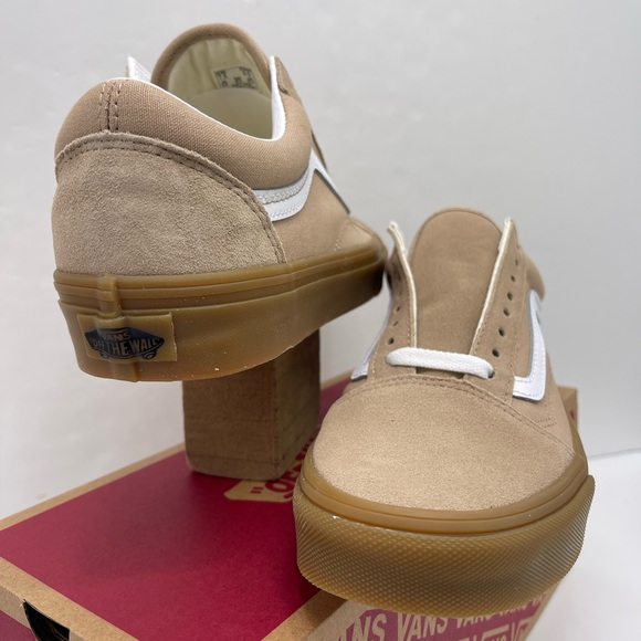 Vans Women's Beige and White Sneakers Old Skool
Sesame/Gum
VN0A38G1QA2 Sneakers - Picture 6 of 16
